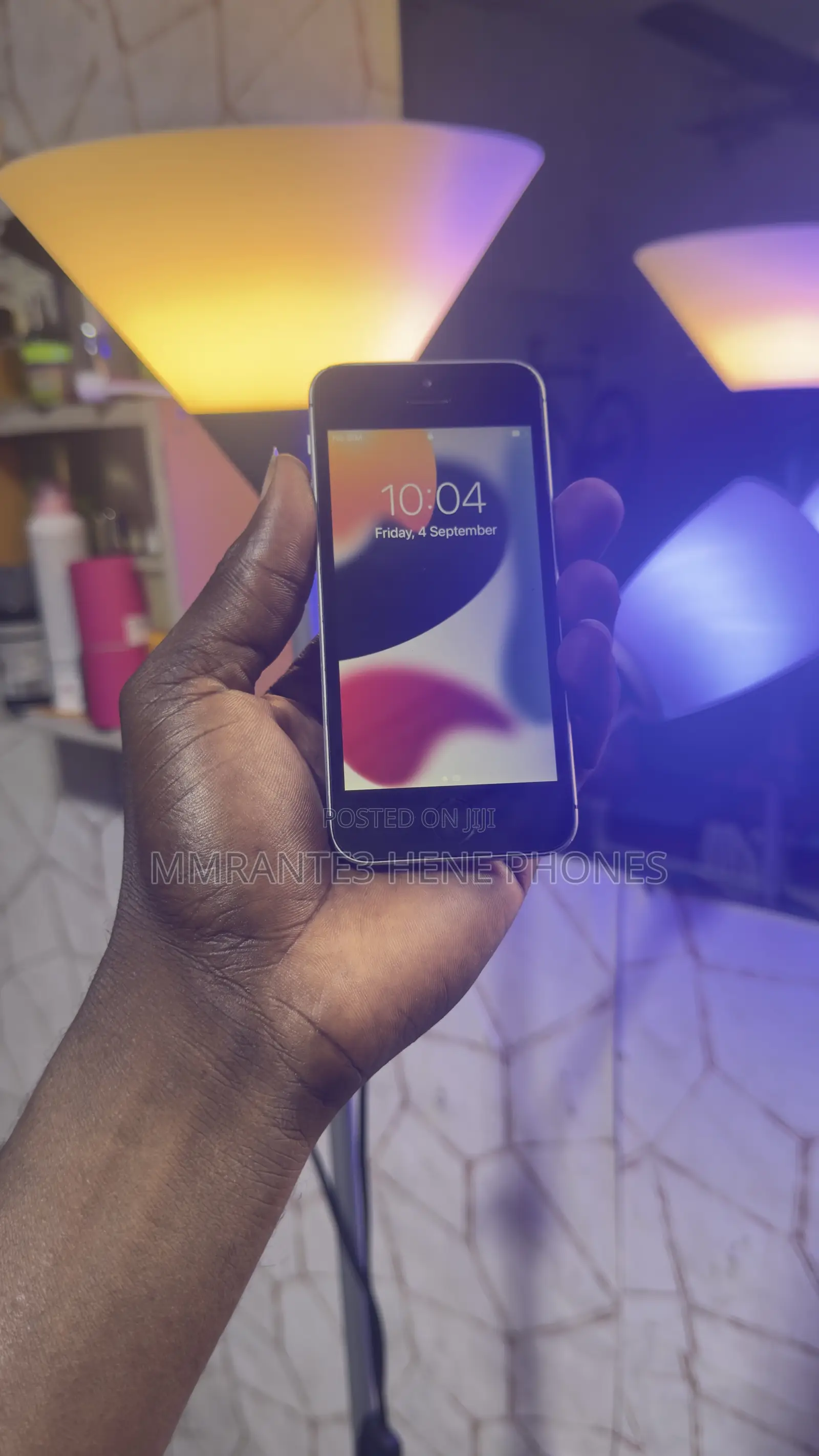 Apple iPhone SE 64 GB Gray