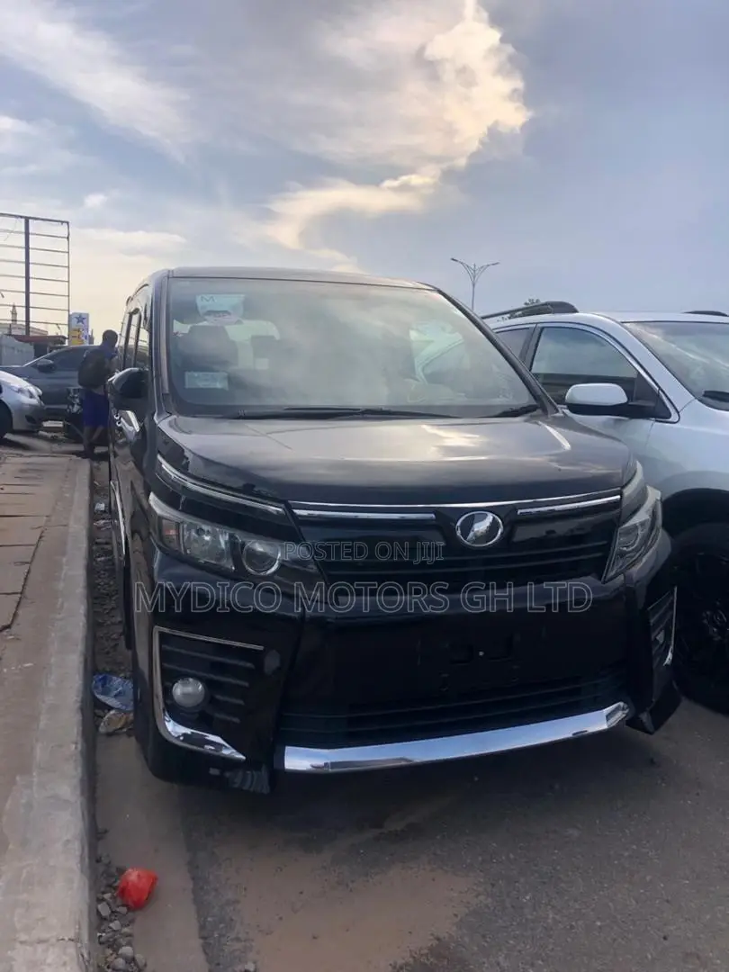 Toyota Voxy ZS 2WD 8-Seater 2014 Black