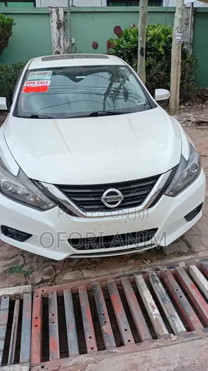 Nissan Altima 2018 White