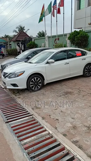 Nissan Altima 2018 White