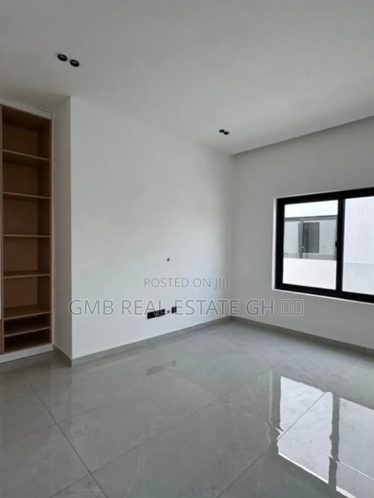 3bdrm Duplex in Lakeside Estate for sale