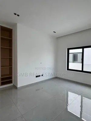 3bdrm Duplex in Lakeside Estate for sale