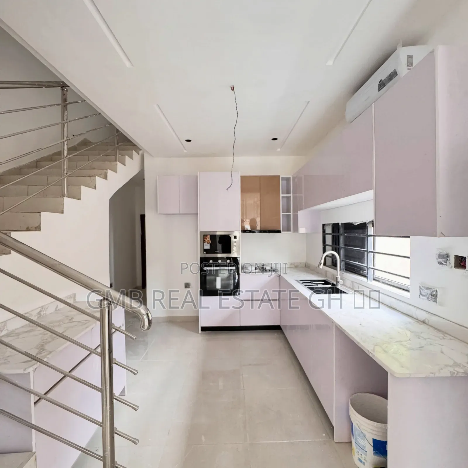 3bdrm Duplex in Lakeside Estate for sale