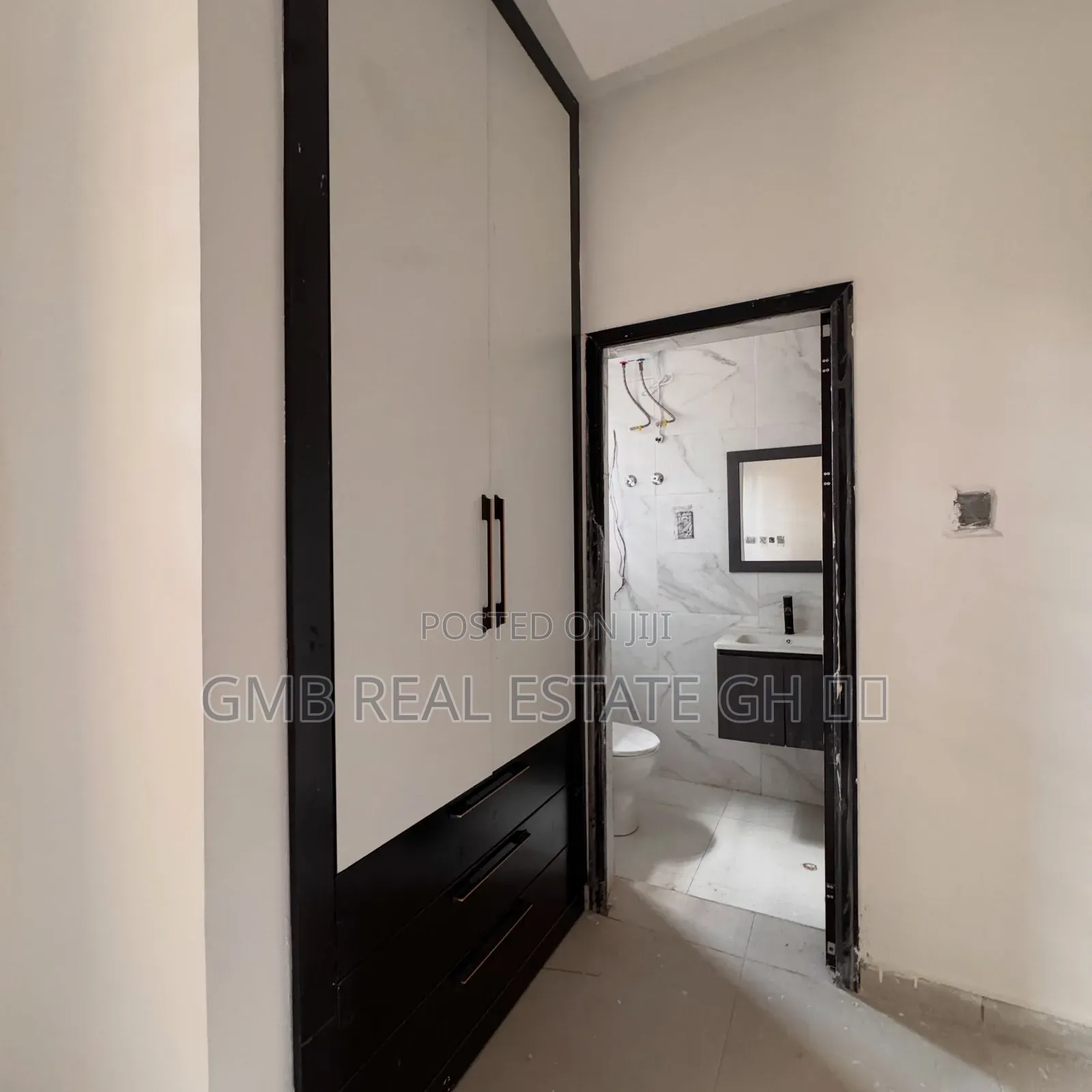 3bdrm Duplex in Lakeside Estate for sale