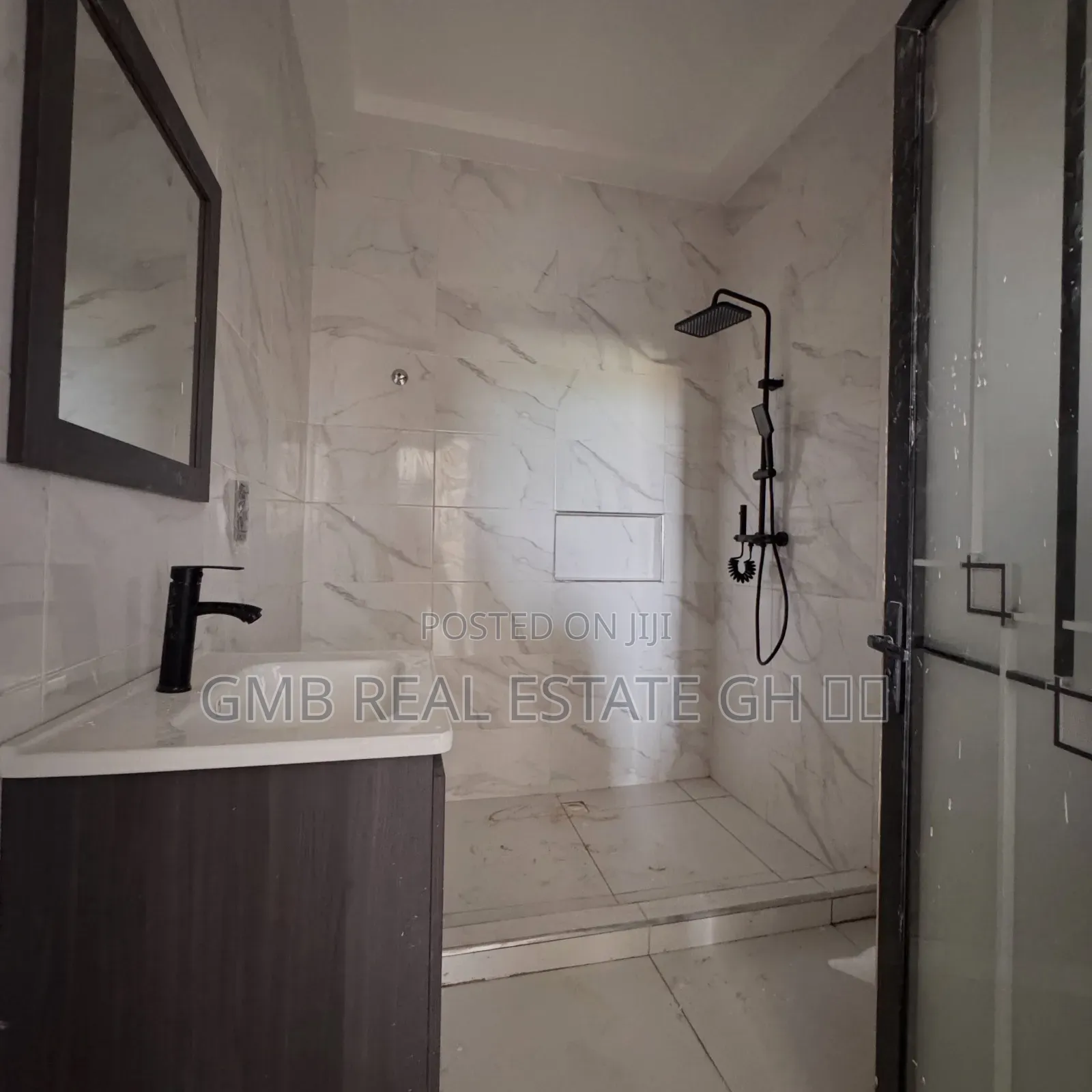 3bdrm Duplex in Lakeside Estate for sale