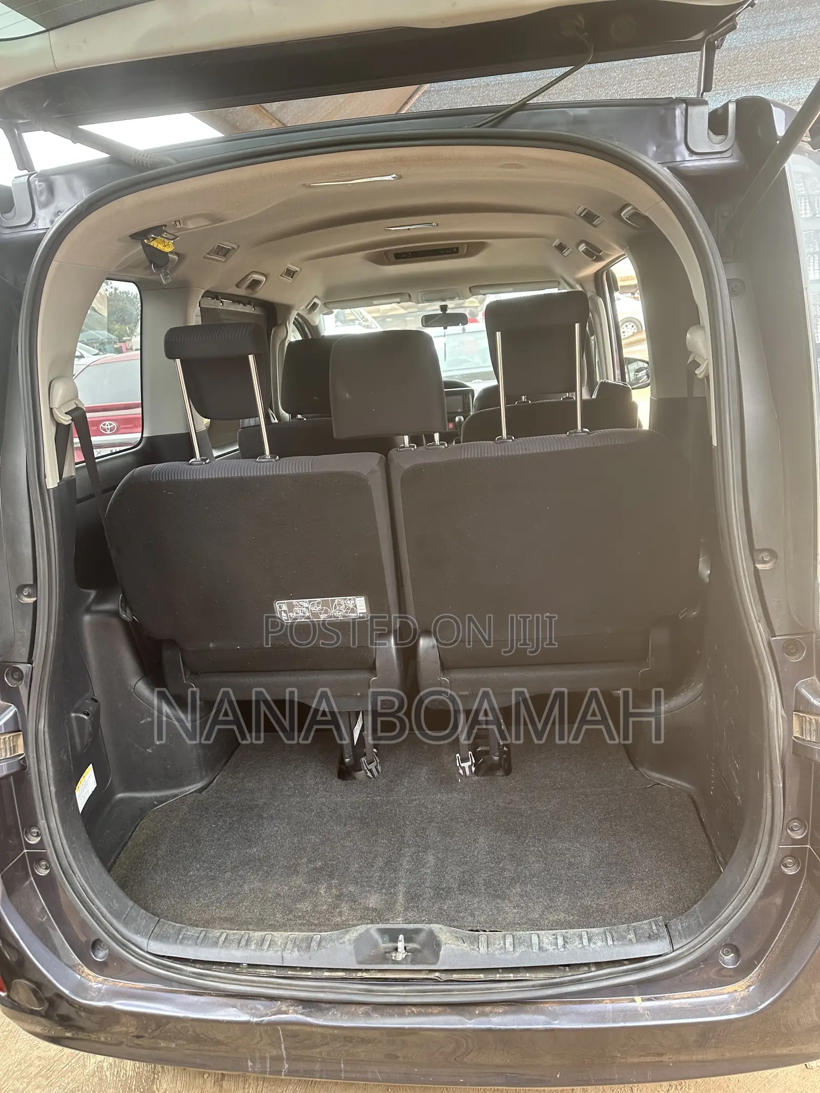 Toyota Voxy 2016 Gray