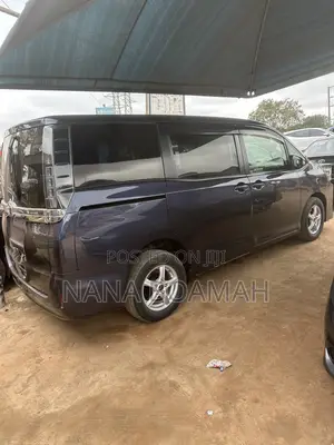 Toyota Voxy 2016 Gray