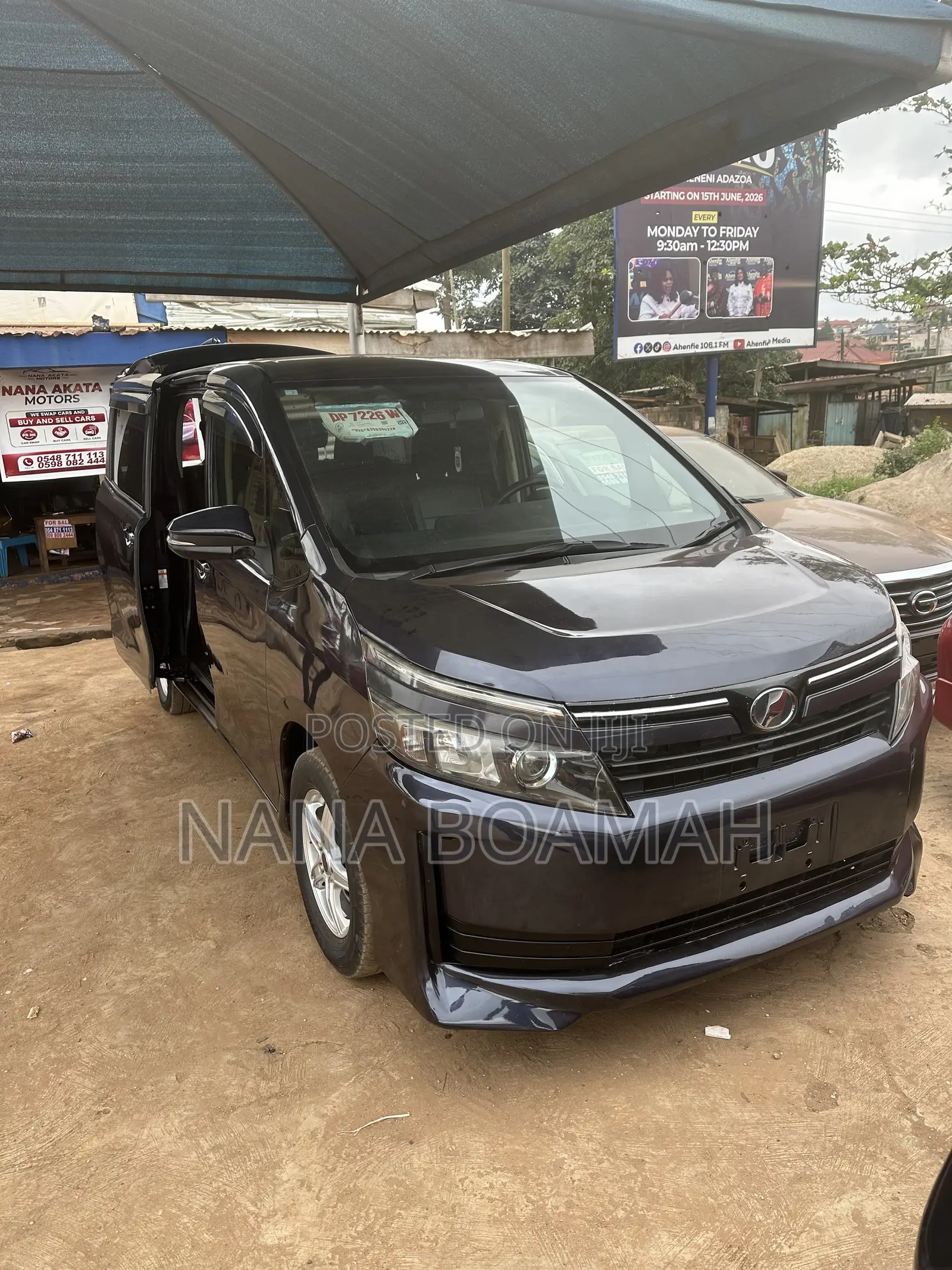 Toyota Voxy 2016 Gray