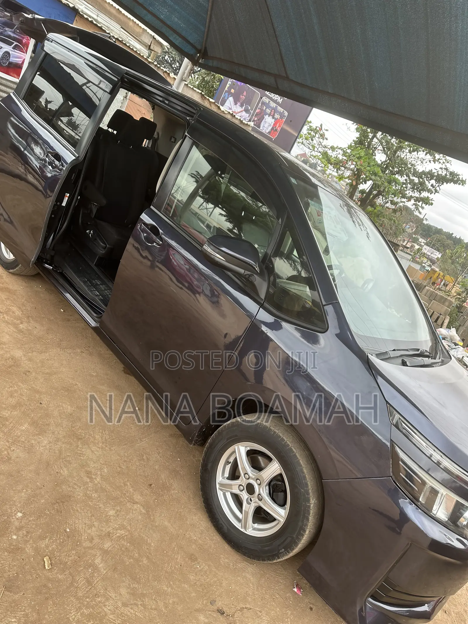 Toyota Voxy 2016 Gray