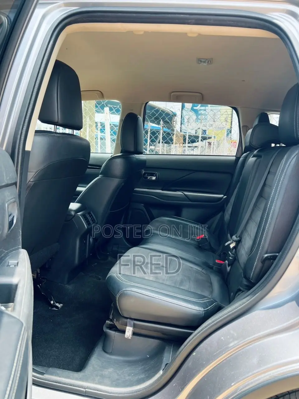 Mitsubishi Outlander SE FWD 2019 Gray