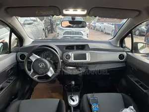 Toyota Vitz 1.3 AWD 5dr 2013 Silver