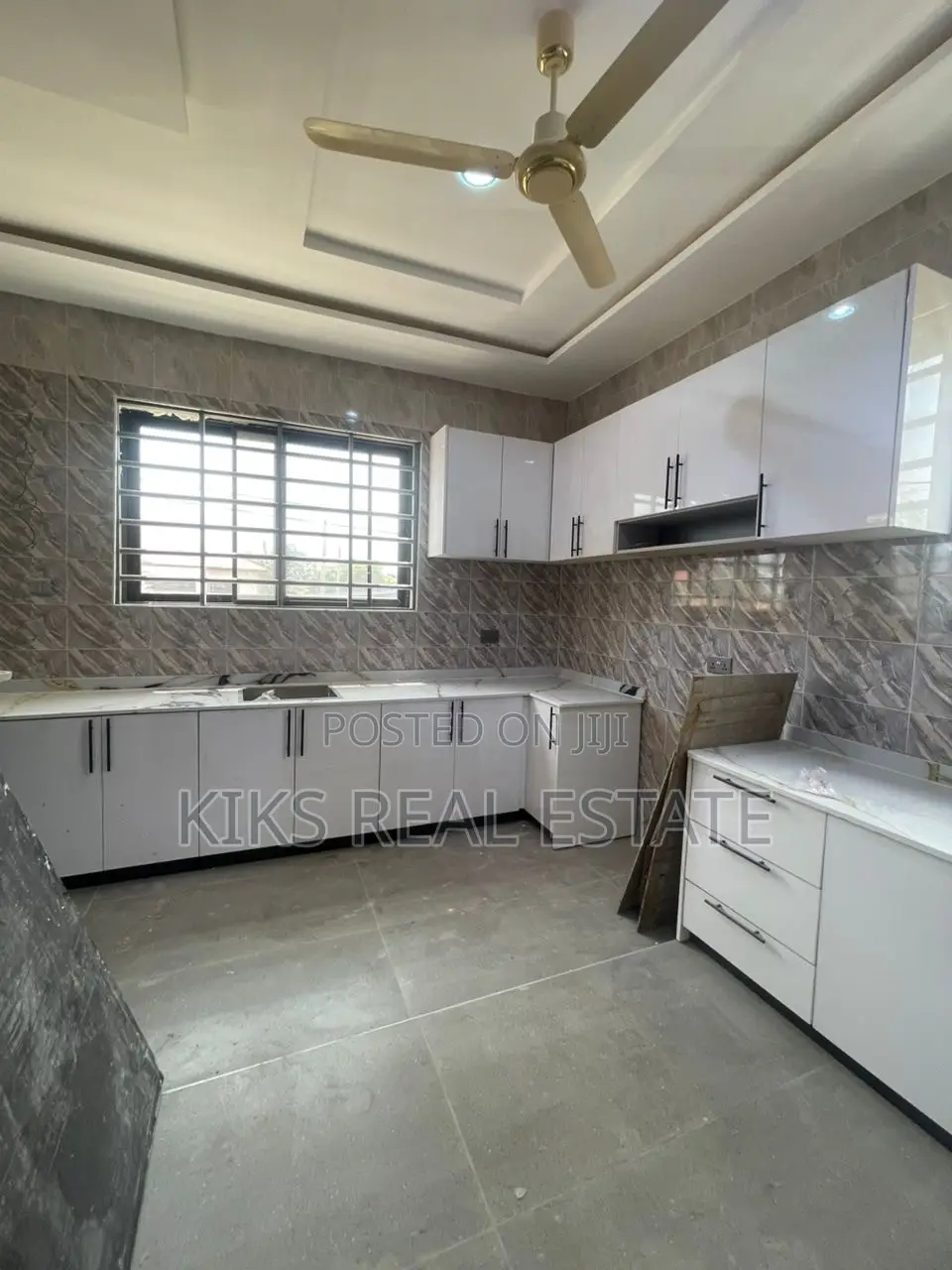 3bdrm Apartment in Kfc, Spintex for rent