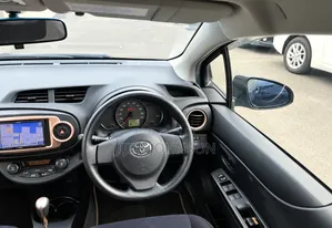 Toyota Vitz 1.3 AWD 5dr 2014 Blue
