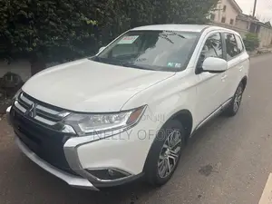 Mitsubishi Outlander ES FWD 2018 White