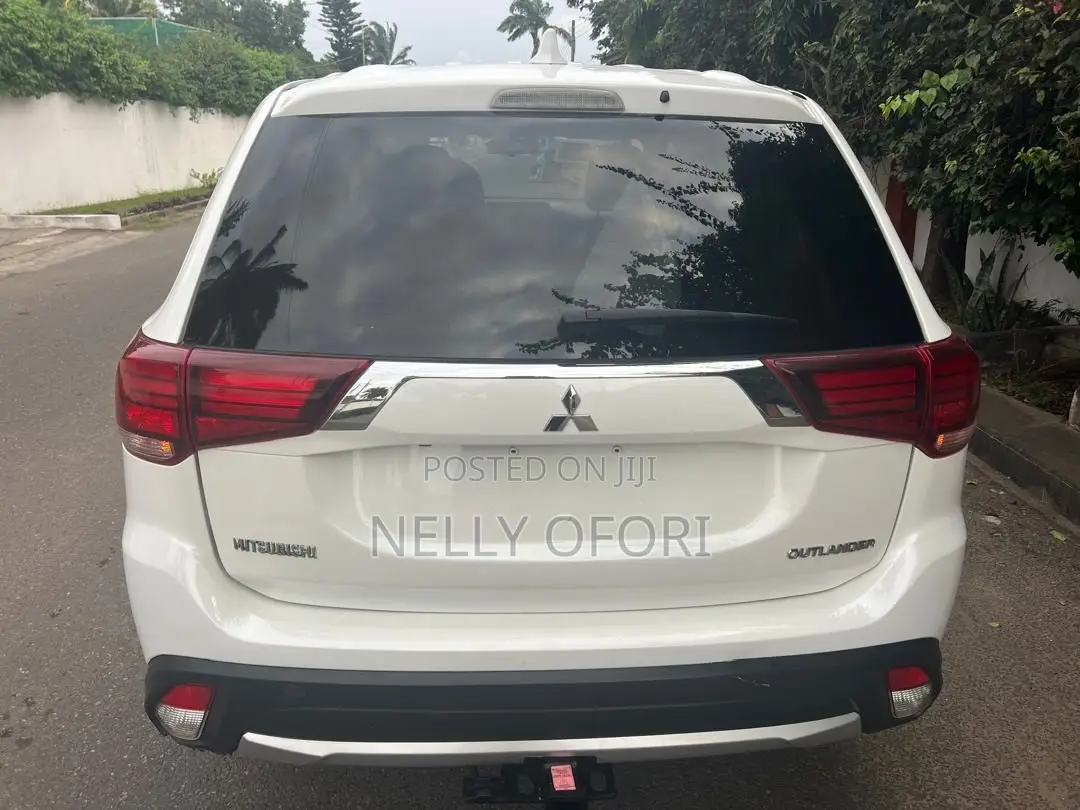 Mitsubishi Outlander ES FWD 2018 White