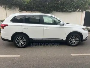 Mitsubishi Outlander ES FWD 2018 White