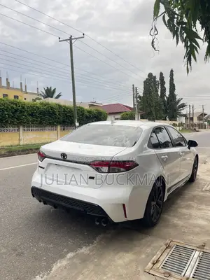 Toyota Corolla SE 2023 White