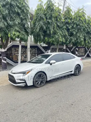 Toyota Corolla SE 2023 White