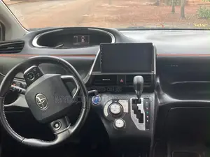 Toyota Sienta 1.5 Hybrid FWD 2015 White