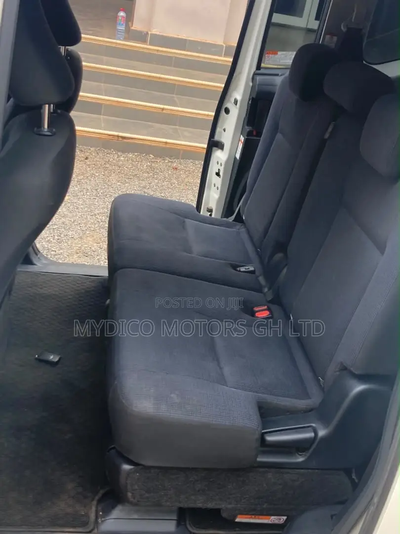 Toyota Sienta 1.5 Hybrid FWD 2015 White