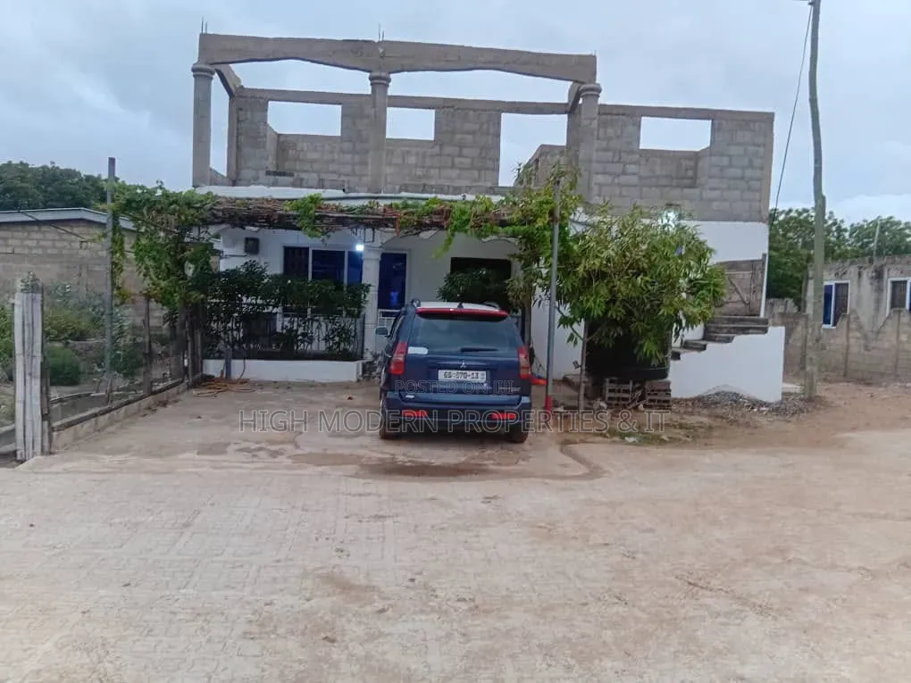 8bdrm House in Lekma, Teshie for rent