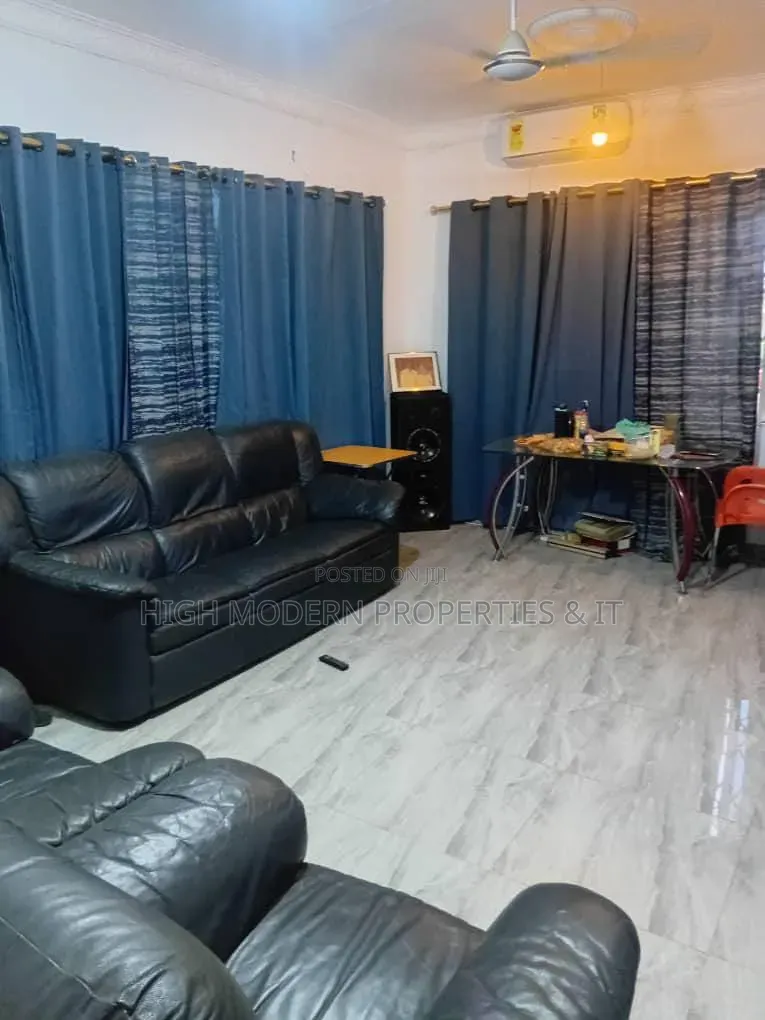 8bdrm House in Lekma, Teshie for rent