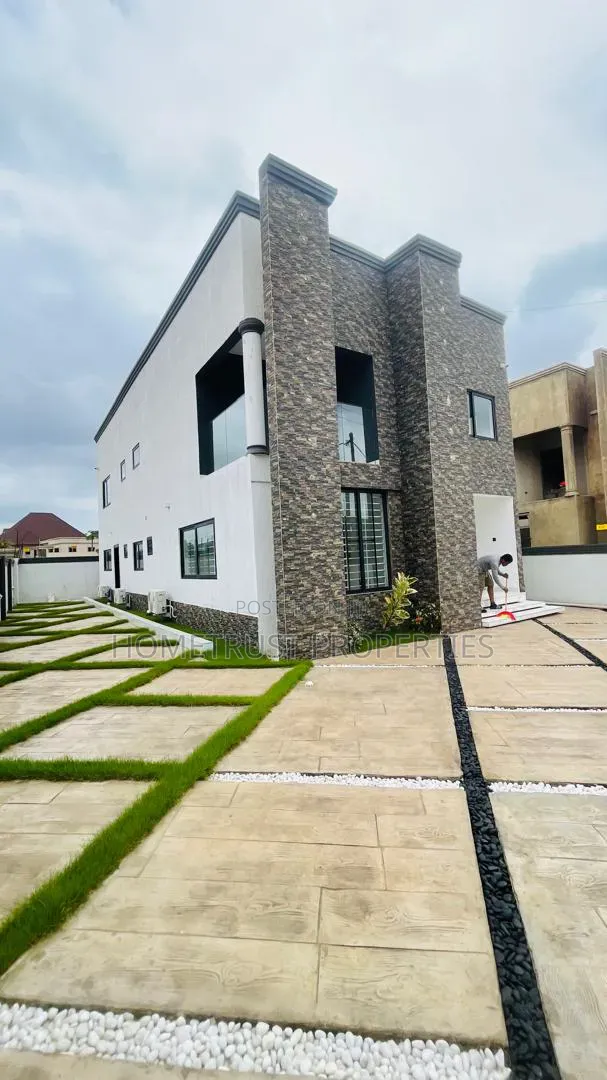 4bdrm Duplex in Ablekuma Canada, Pentecost for sale