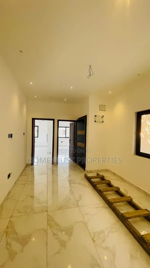 4bdrm Duplex in Ablekuma Canada, Pentecost for sale