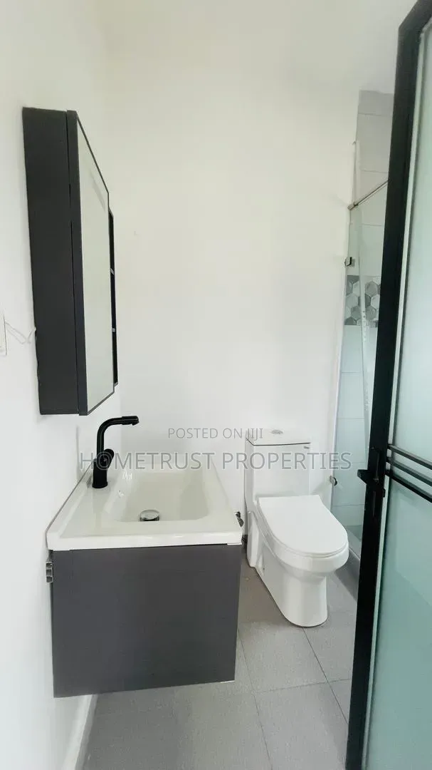 4bdrm Duplex in Ablekuma Canada, Pentecost for sale