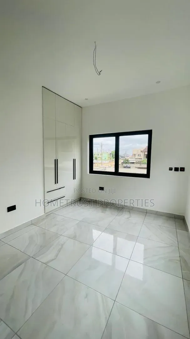 4bdrm Duplex in Ablekuma Canada, Pentecost for sale