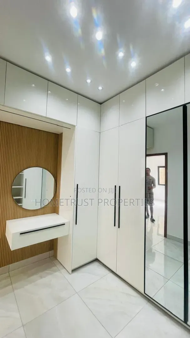 4bdrm Duplex in Ablekuma Canada, Pentecost for sale
