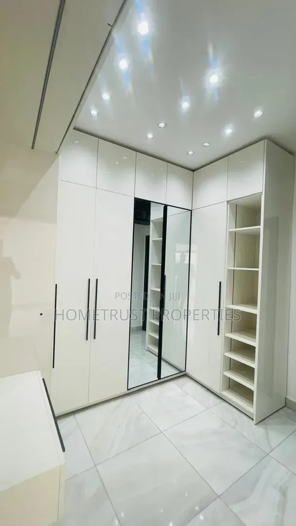 4bdrm Duplex in Ablekuma Canada, Pentecost for sale