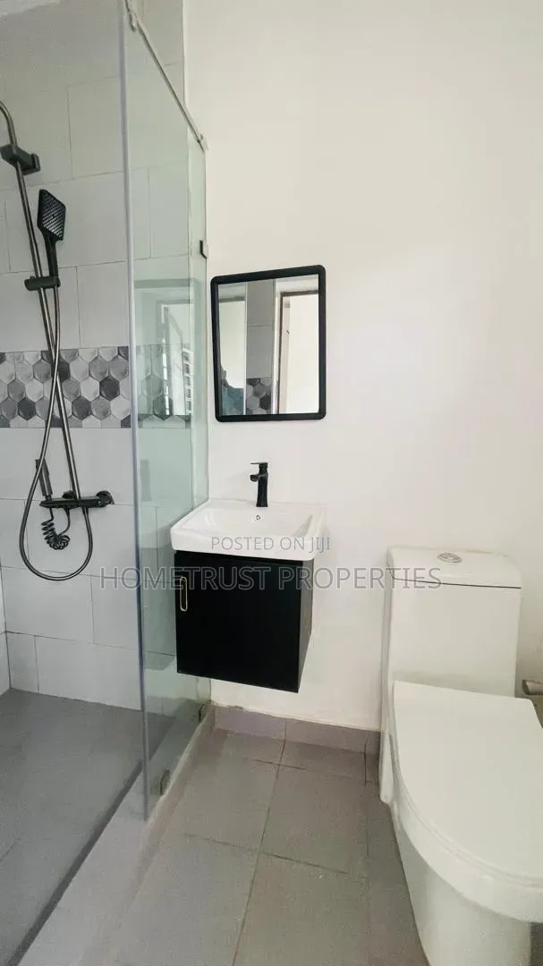 4bdrm Duplex in Ablekuma Canada, Pentecost for sale