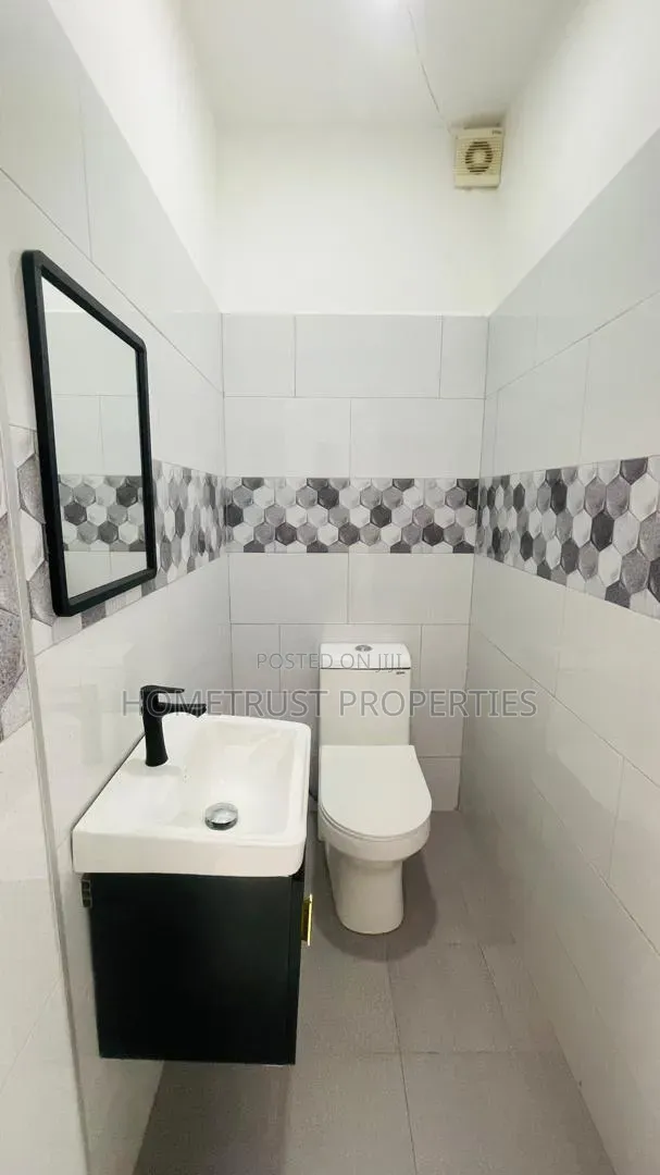 4bdrm Duplex in Ablekuma Canada, Pentecost for sale