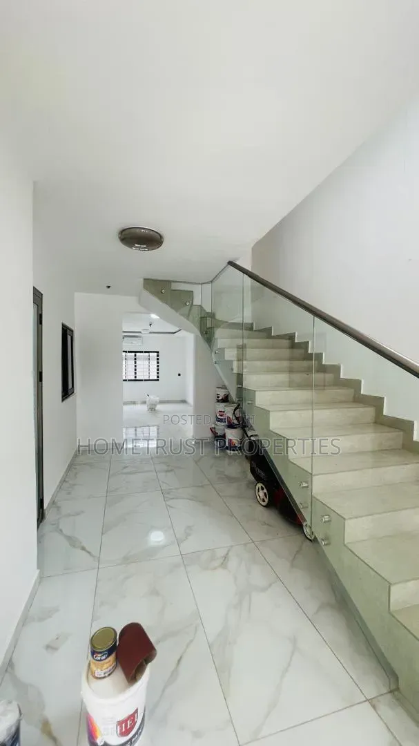 4bdrm Duplex in Ablekuma Canada, Pentecost for sale