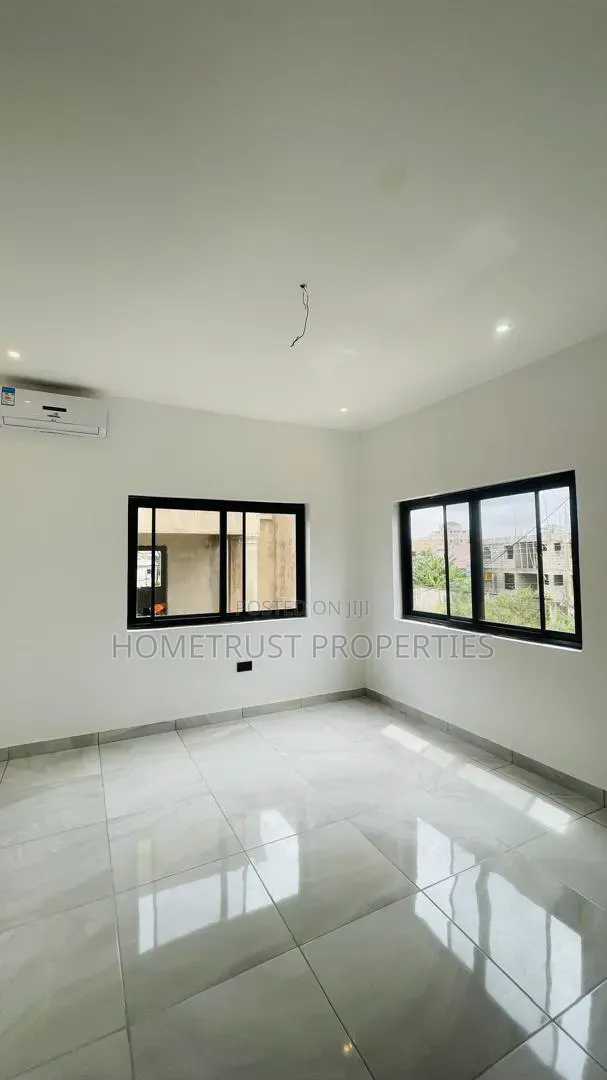 4bdrm Duplex in Ablekuma Canada, Pentecost for sale