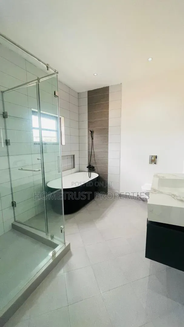 4bdrm Duplex in Ablekuma Canada, Pentecost for sale