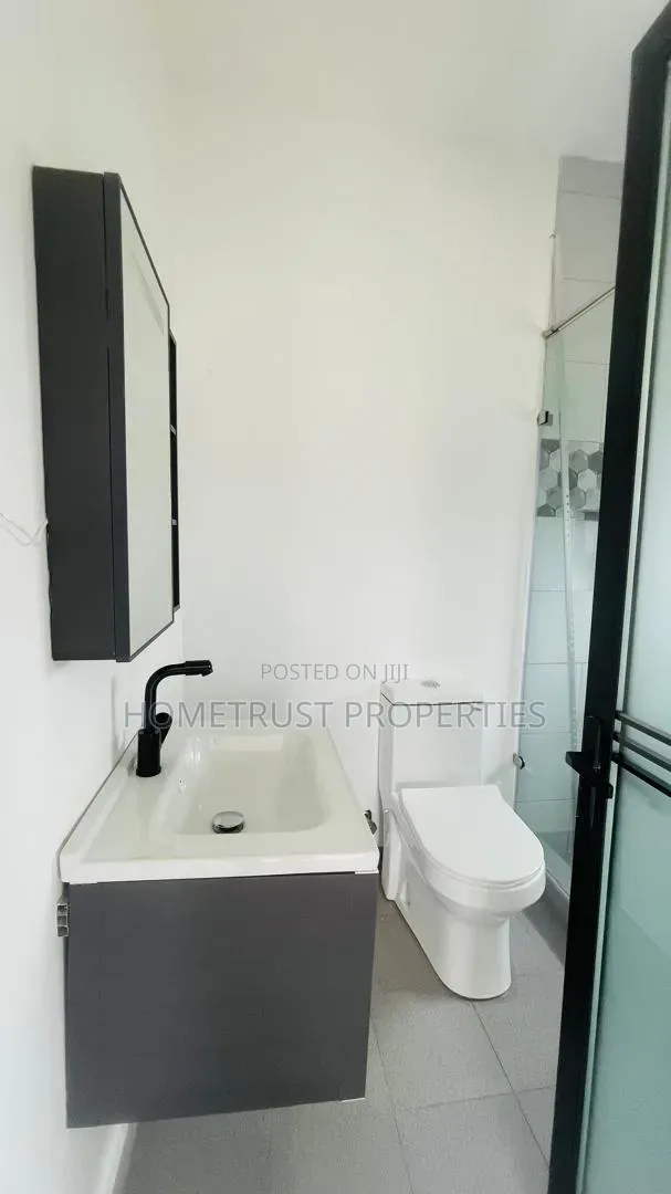 4bdrm Duplex in Ablekuma Canada, Pentecost for sale