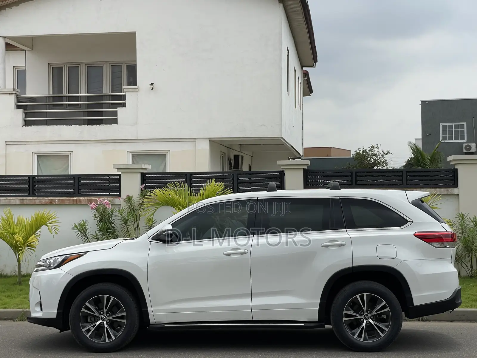 Toyota Highlander LE 4x2 (2.7L 4cyl 6A) 2018 White