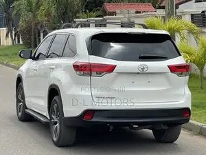 Toyota Highlander LE 4x2 (2.7L 4cyl 6A) 2018 White