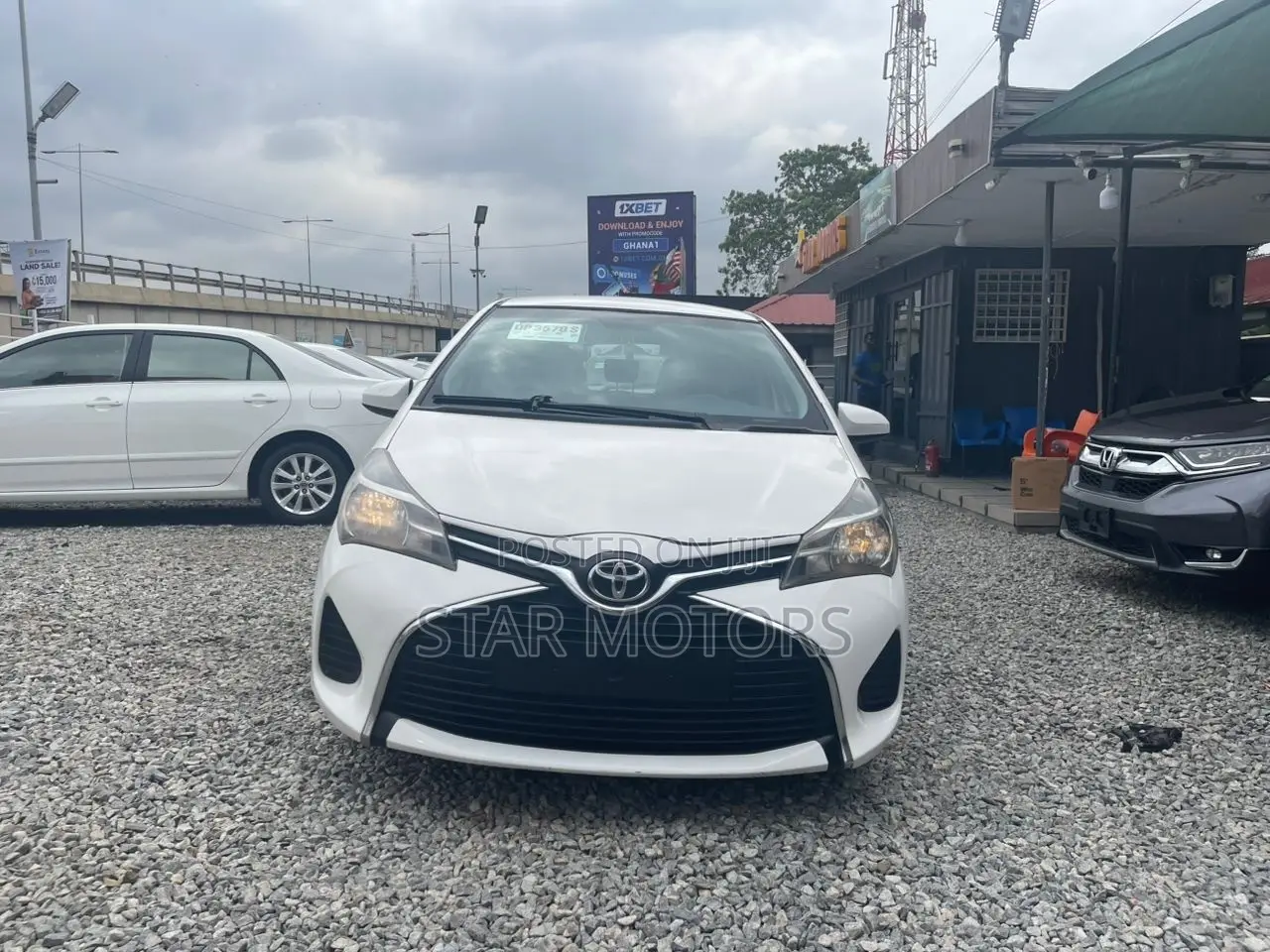 Toyota Yaris LE Hatchback 5dr 2015 White