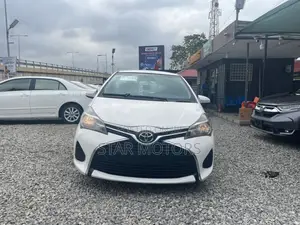 Toyota Yaris LE Hatchback 5dr 2015 White