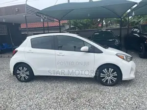 Toyota Yaris LE Hatchback 5dr 2015 White