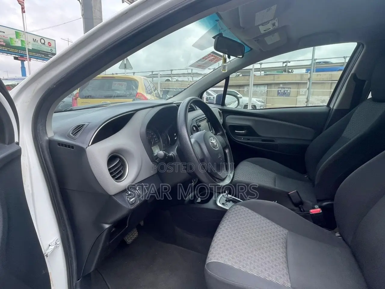 Toyota Yaris LE Hatchback 5dr 2015 White