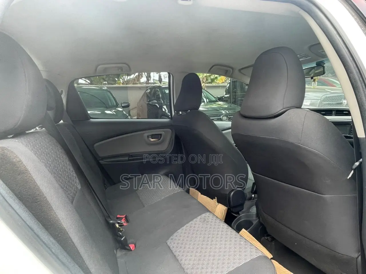 Toyota Yaris LE Hatchback 5dr 2015 White