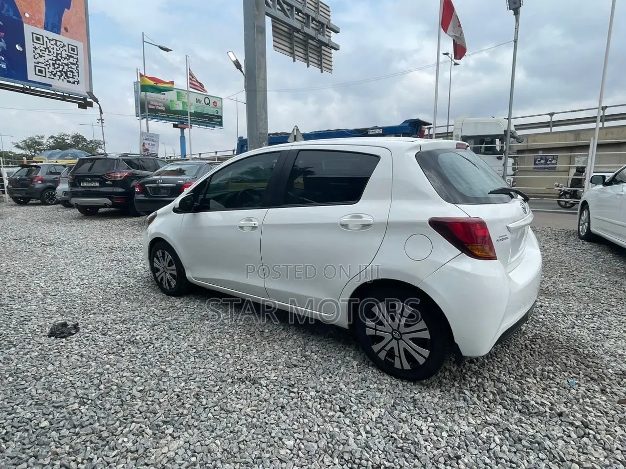 Toyota Yaris LE Hatchback 5dr 2015 White