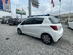Toyota Yaris LE Hatchback 5dr 2015 White