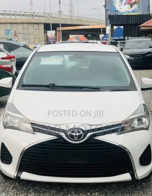 Toyota Yaris LE Hatchback 5dr 2015 White