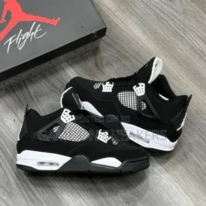 Air Jordan 4 Retro "White Thunder"