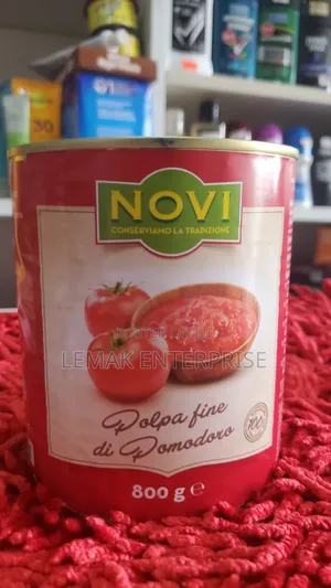 Novi Conserviamola Tradizione Finely Chopped Tomatoes